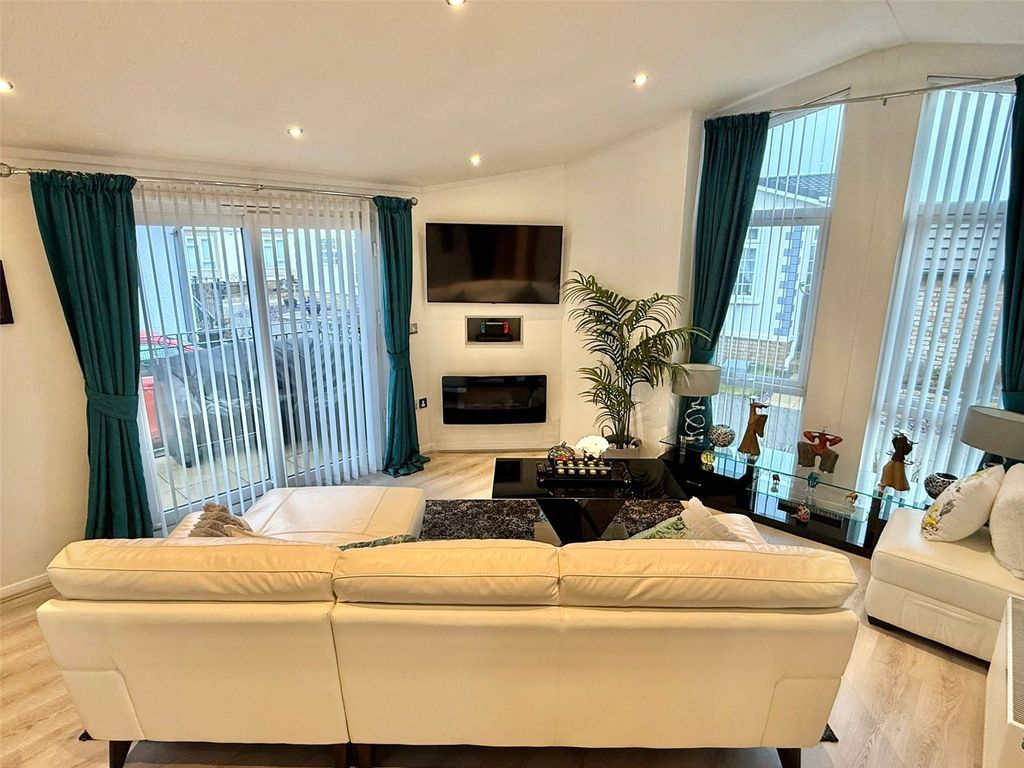 Property photo 3 of 14 Picture No. 09