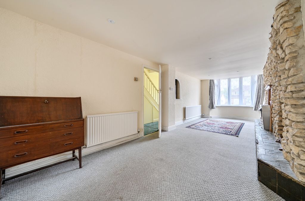 Property photo 2 of 18 15100123