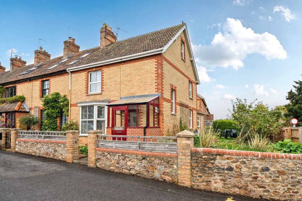 Property photo 1 of 27 .