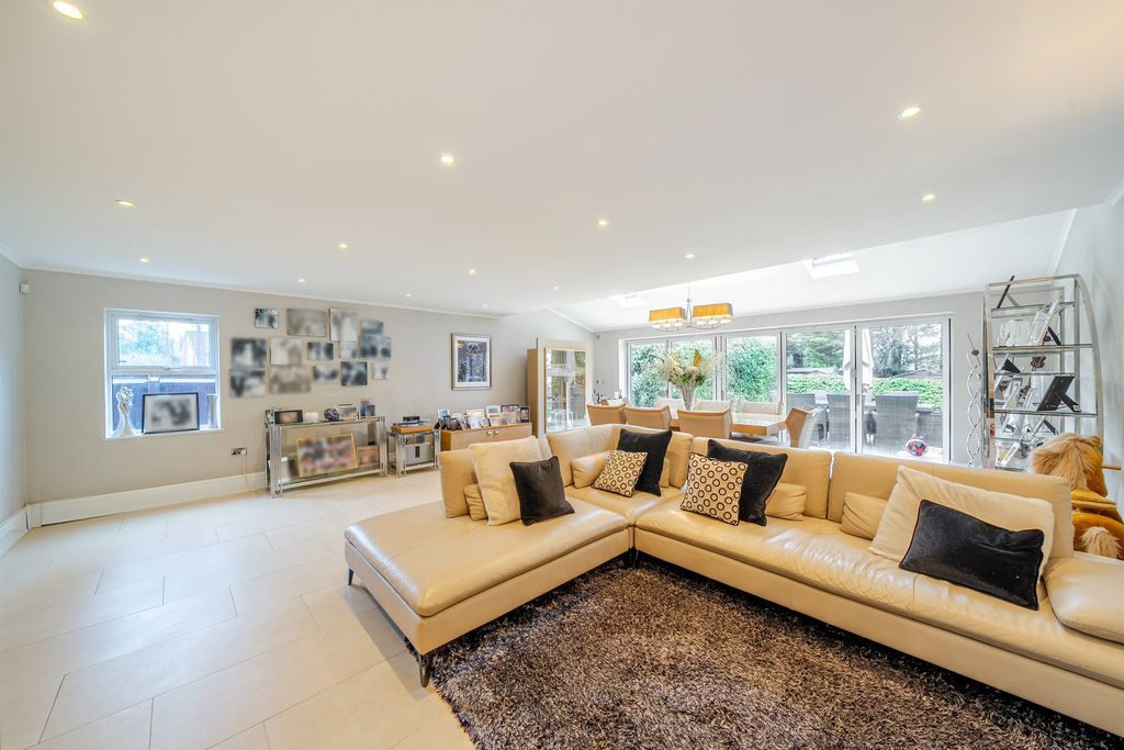 Property photo 2 of 23