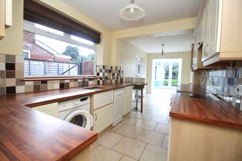 Property photo 2 of 14 Kitchen