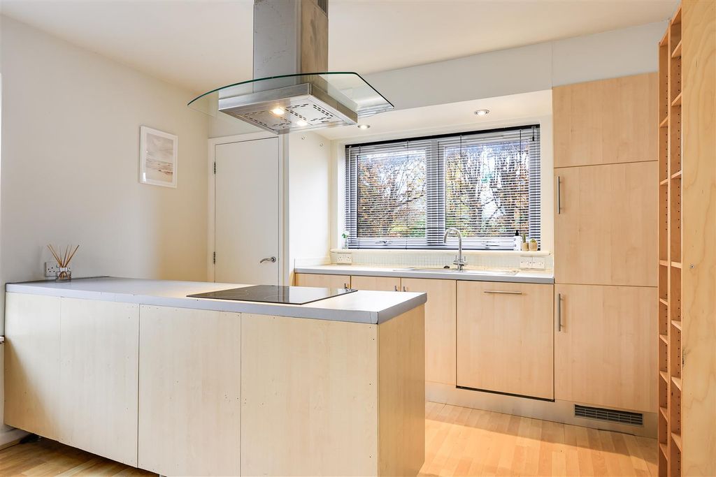 Property photo 3 of 14 Kitchen