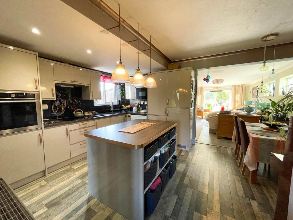 Property photo 2 of 17 2B6ee7F3-9c32-44B1-88Be-68F6Ec0B5Ca9.Jpg