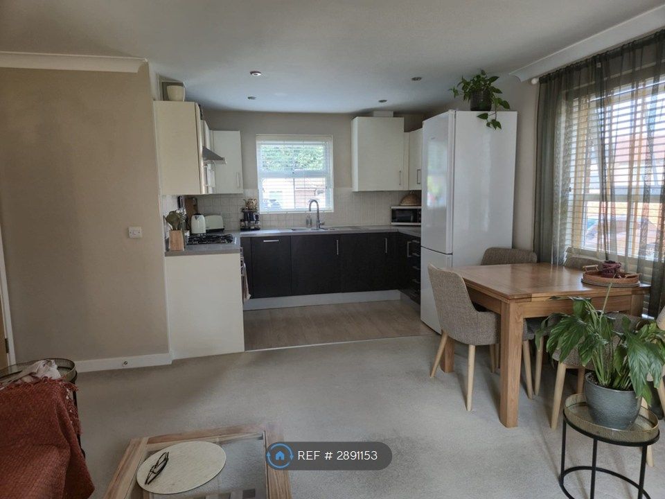 Property photo 3 of 11 Living Room+Open Kitchen