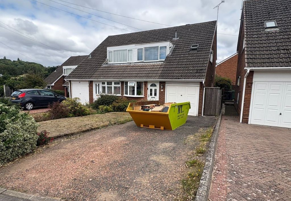 Property photo 1 of 2 17 Winsford Close