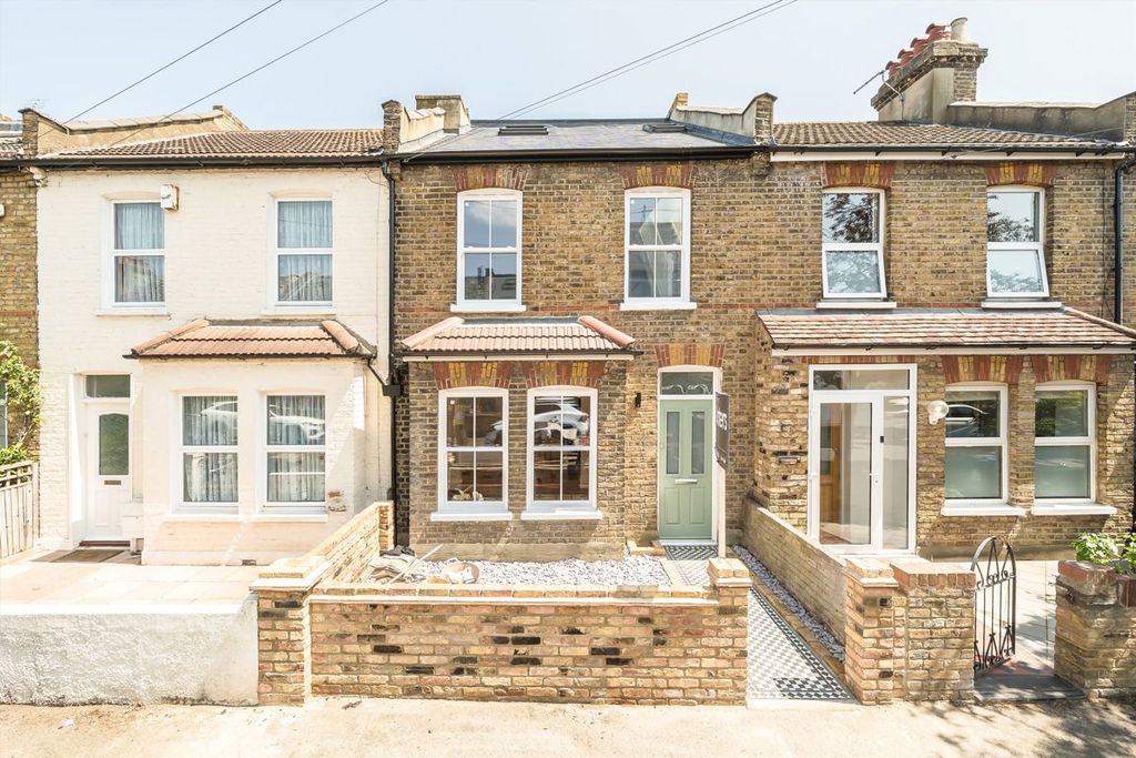 Property photo 1 of 8