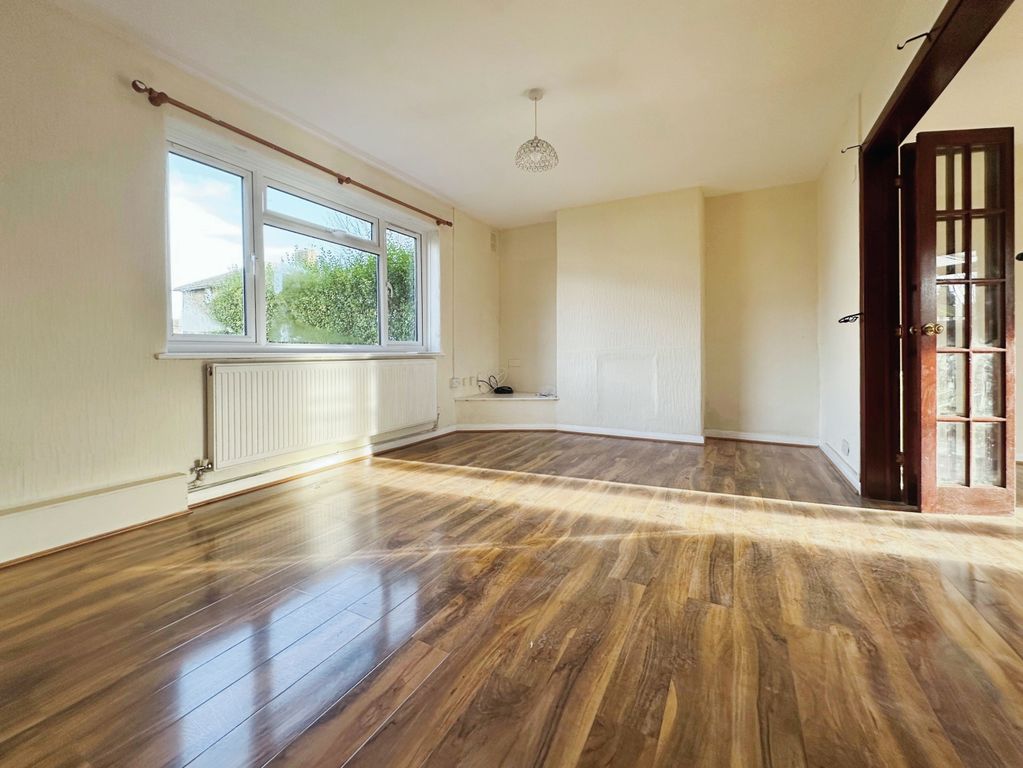 Property photo 2 of 9 Livingroom