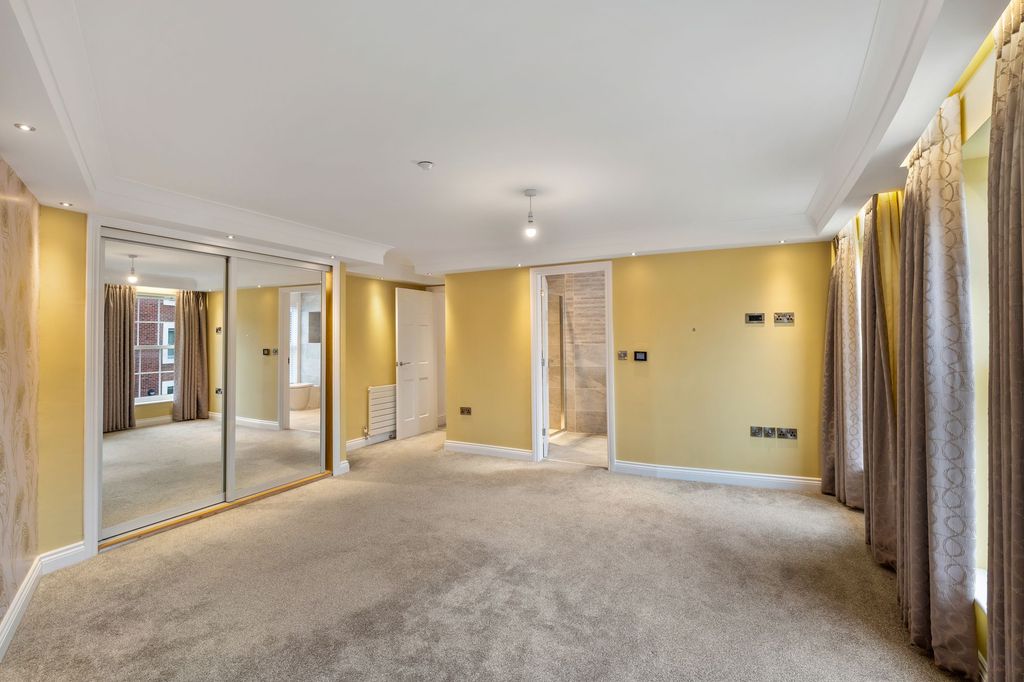 Additional image 25 of 6 bed end terrace house for saleShelley Place, The Colosseum, Lincoln LN1