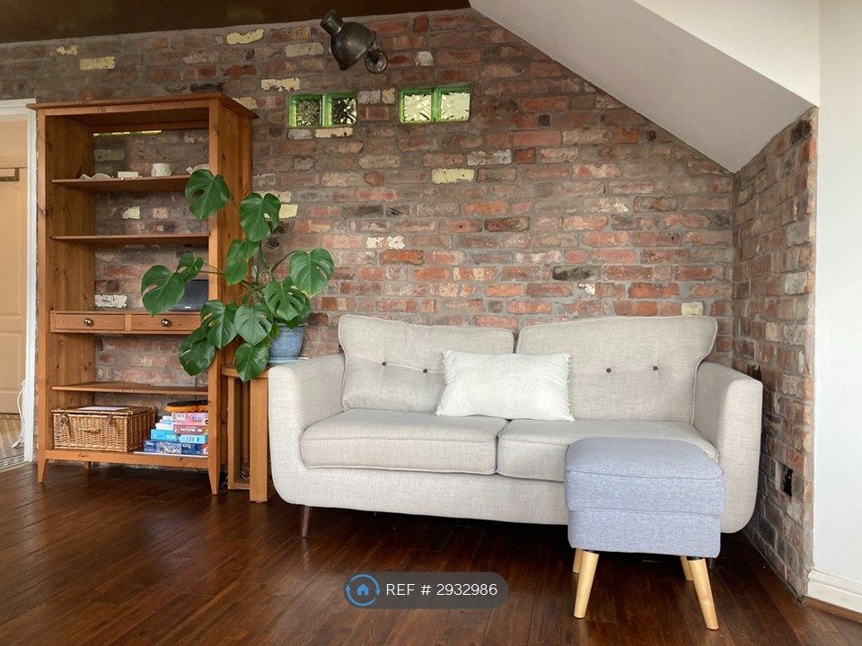 Property photo 2 of 10 Living Room