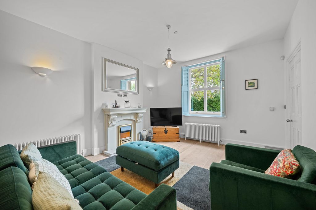 Property photo 2 of 25