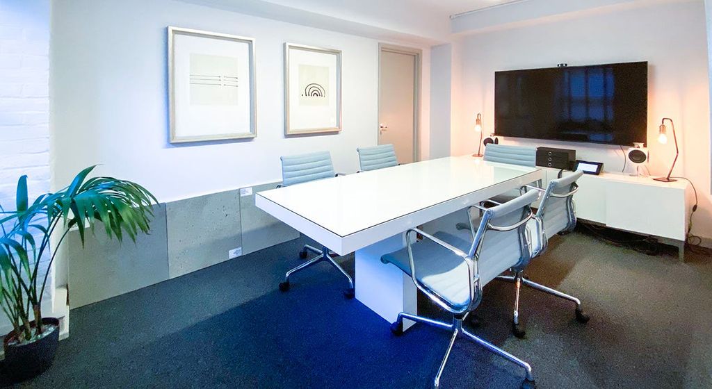 Property photo 3 of 10 U10 92 Lots Road Chelsea Sw10 Sale3.Jpg