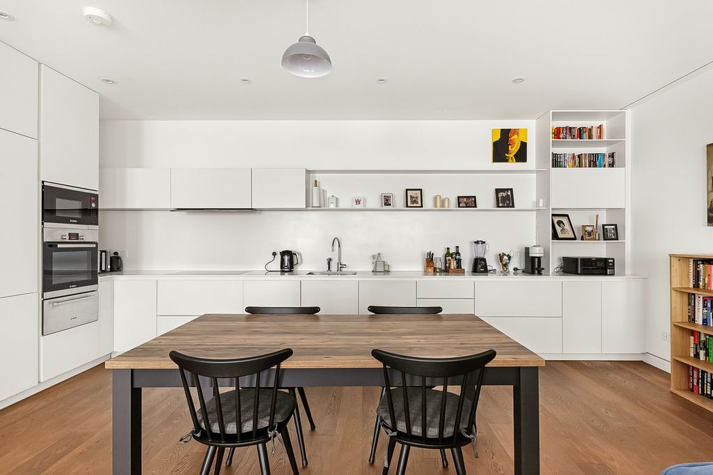 Property photo 2 of 10 Kitchen
