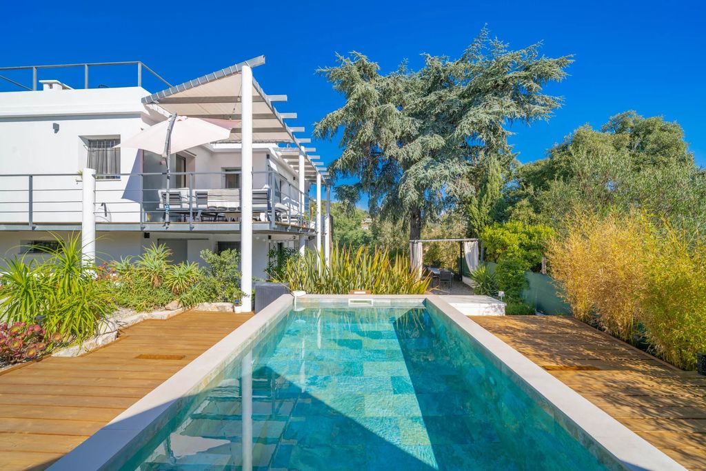 Property photo 1 of 32