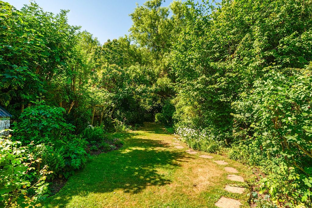 Property photo 3 of 21 Garden