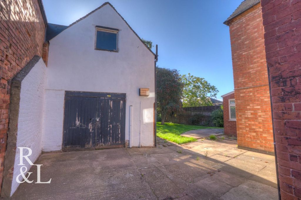 Property photo 3 of 50 Royston&Lund (7).Jpg