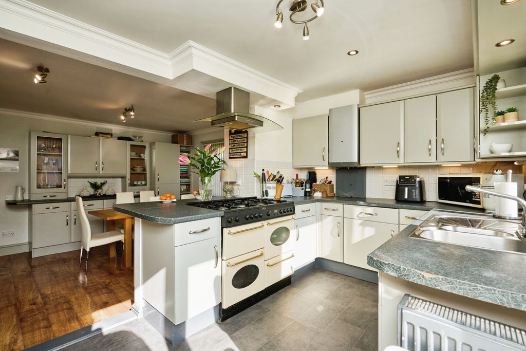 Property photo 2 of 18 Kitchen/Diner