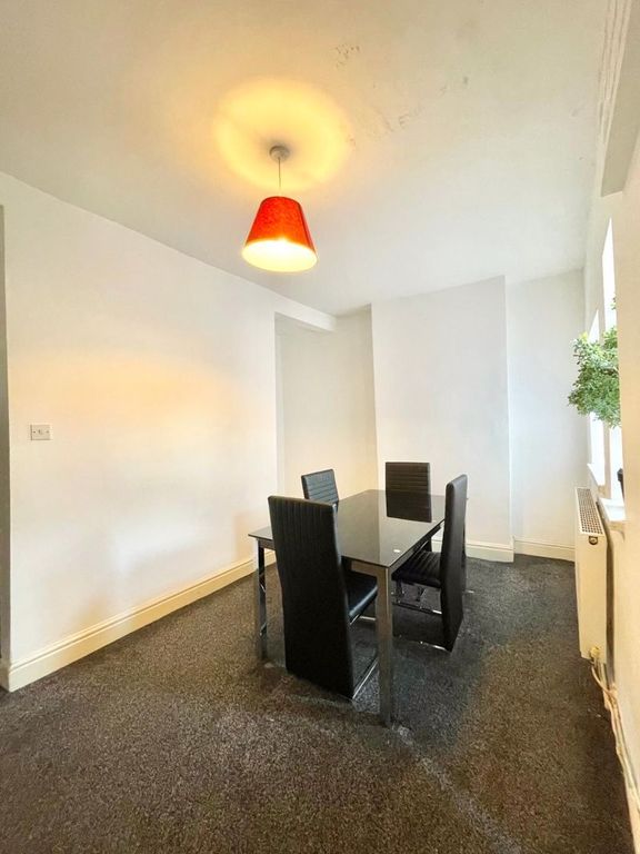 Property photo 3 of 8 Photo 4