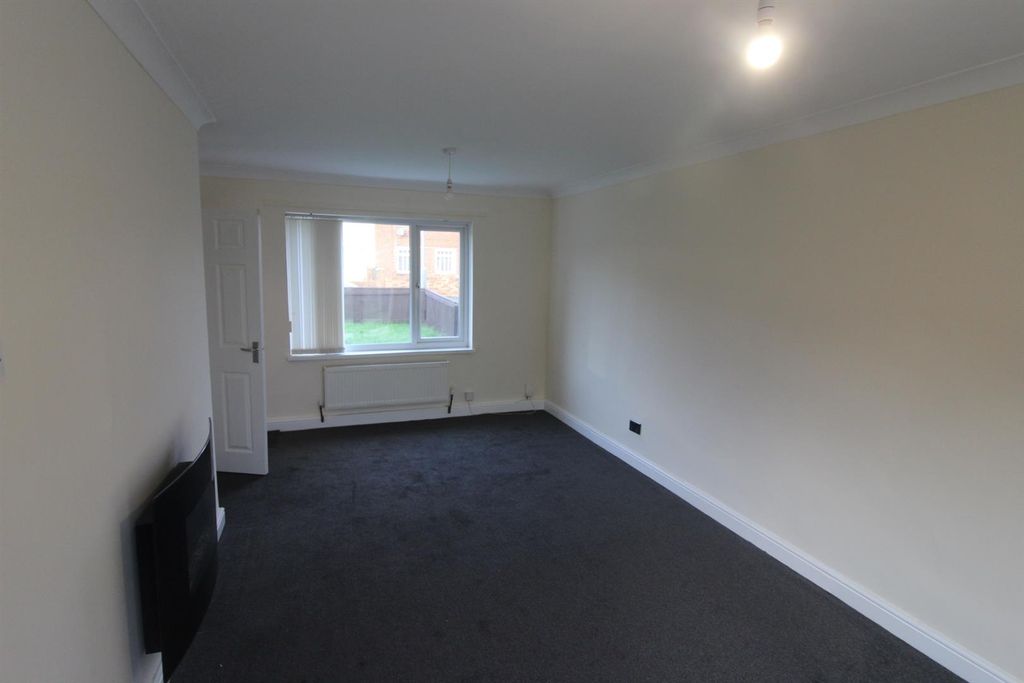 Property photo 3 of 10 Lounge 2.Jpg