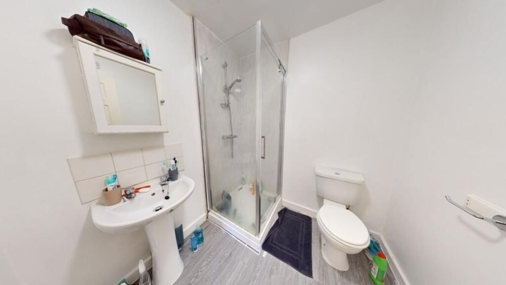 Property photo 3 of 13 Bright And Modern Bathroom Featuring A Glass-Enclo...