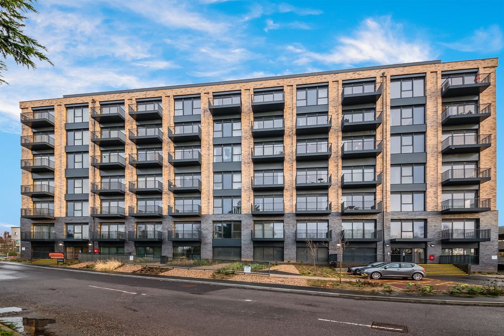 Property photo 1 of 11