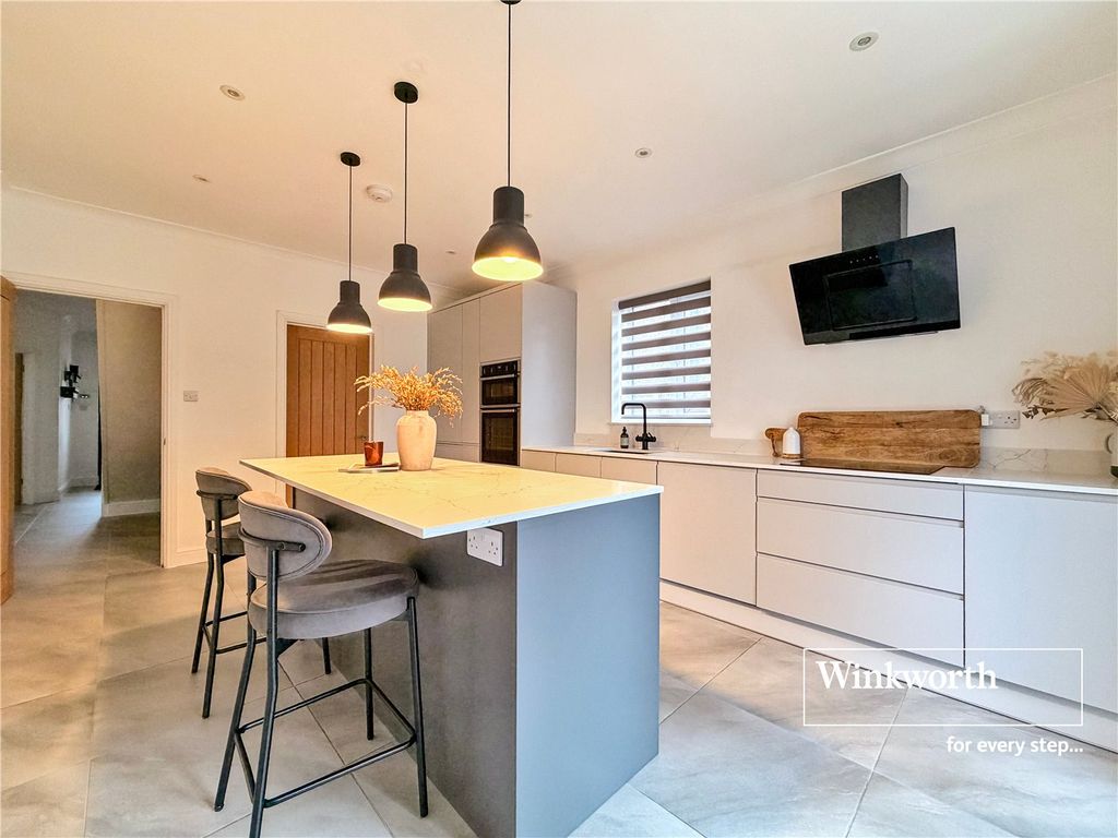 Property photo 3 of 23 Picture No. 12