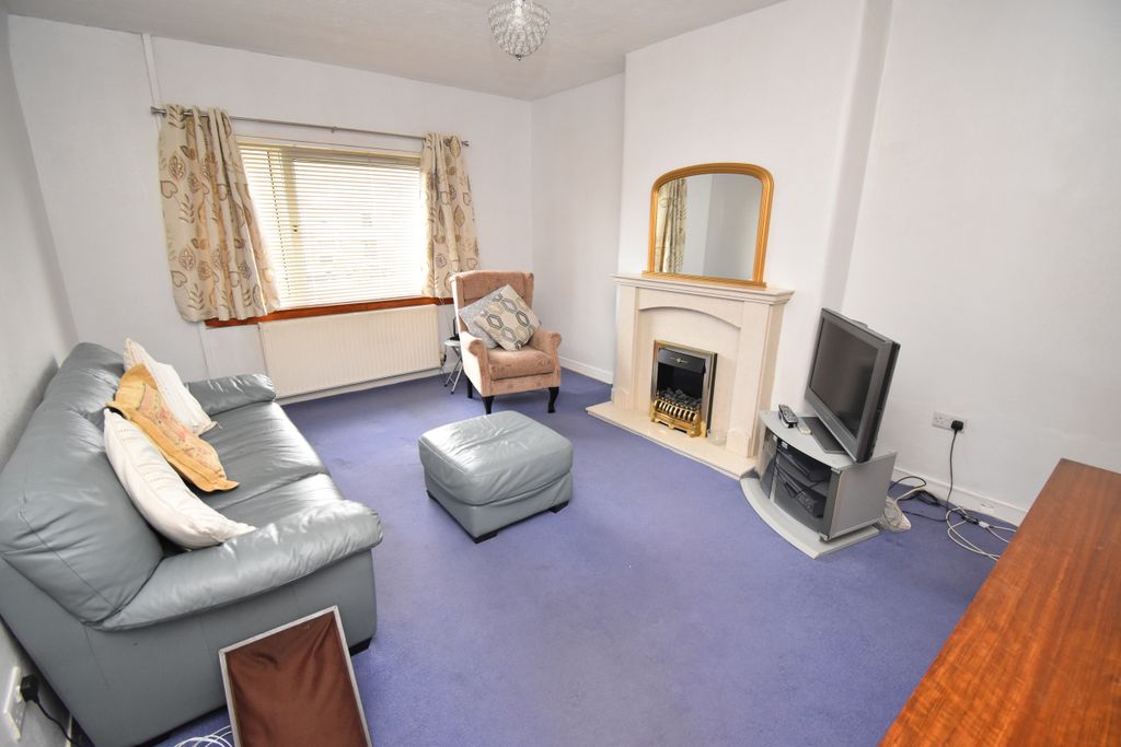 Property photo 2 of 11 Lounge