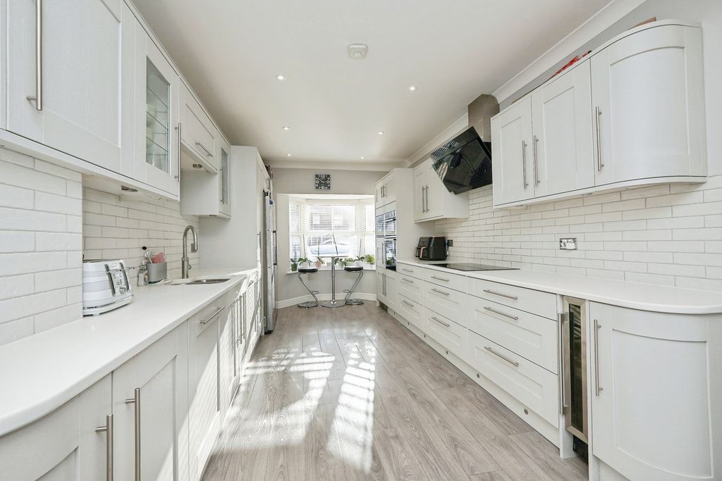 Property photo 3 of 30