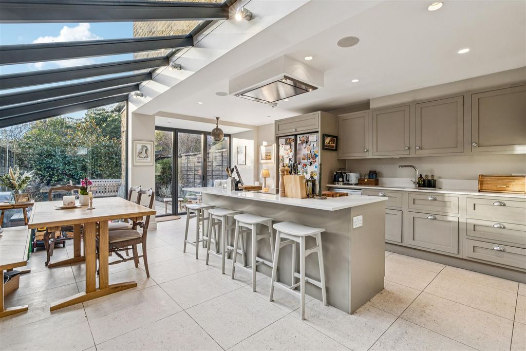 Property photo 2 of 14 For Sale - Duke Road, W4