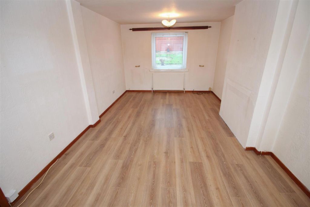 Property photo 2 of 17 Lounge