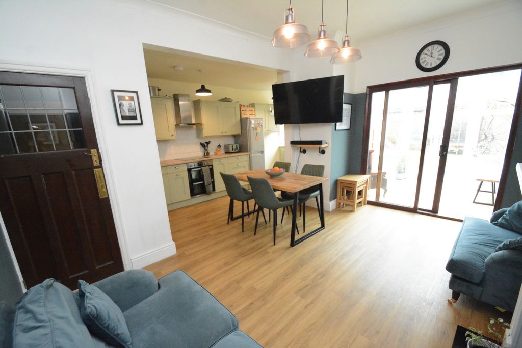 Property photo 3 of 18 Dining Room
