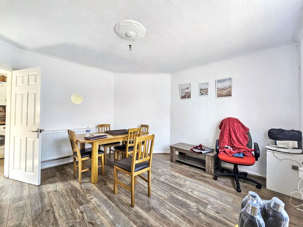 Property photo 3 of 12 Grnpork98578520260721143405_20260721-Interior-10-Cb0P8Zsa97Wpnjw2Jpg_x5Yug.Jpg