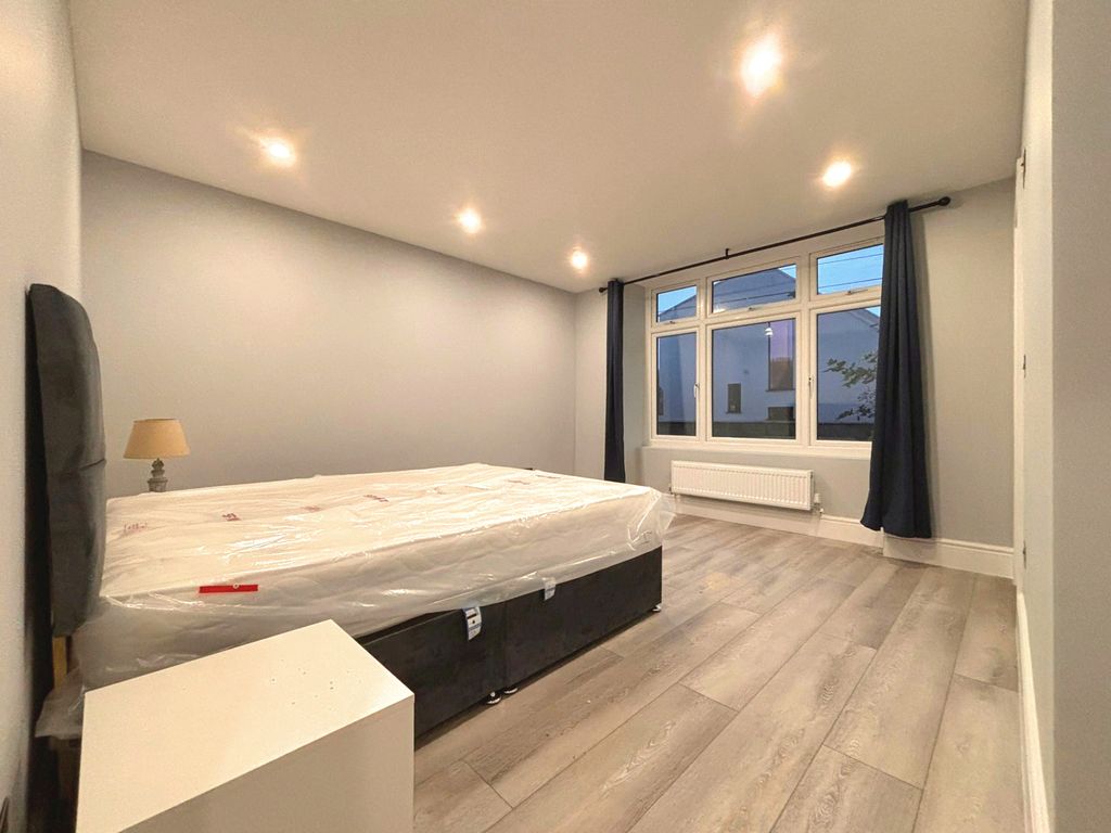 Property photo 1 of 3