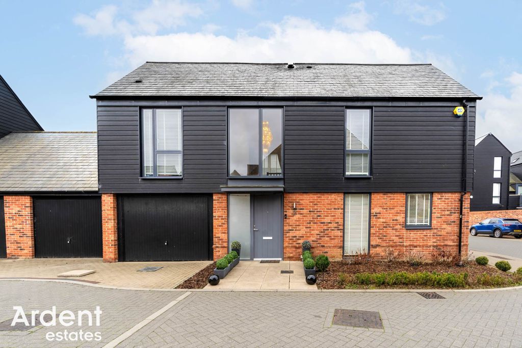 Property photo 2 of 31