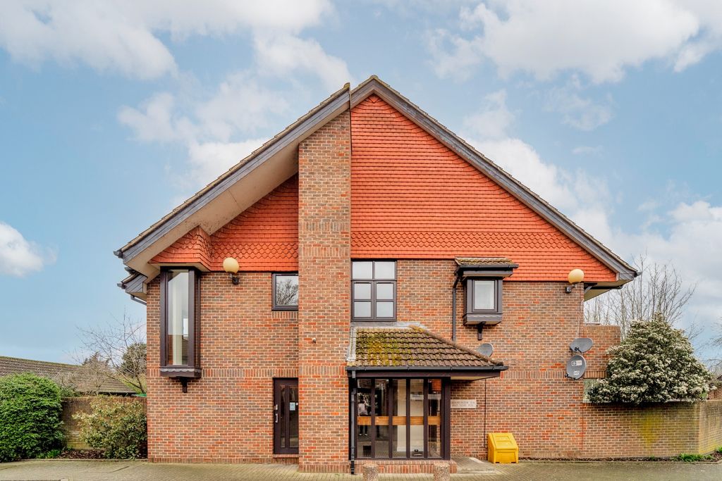 Property photo 1 of 10 692680