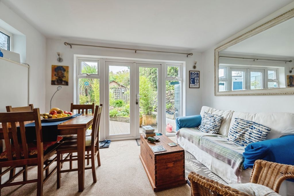 Property photo 3 of 12 Pbox-Img.Jpg