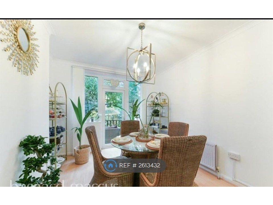 Property photo 3 of 9 Dining Room