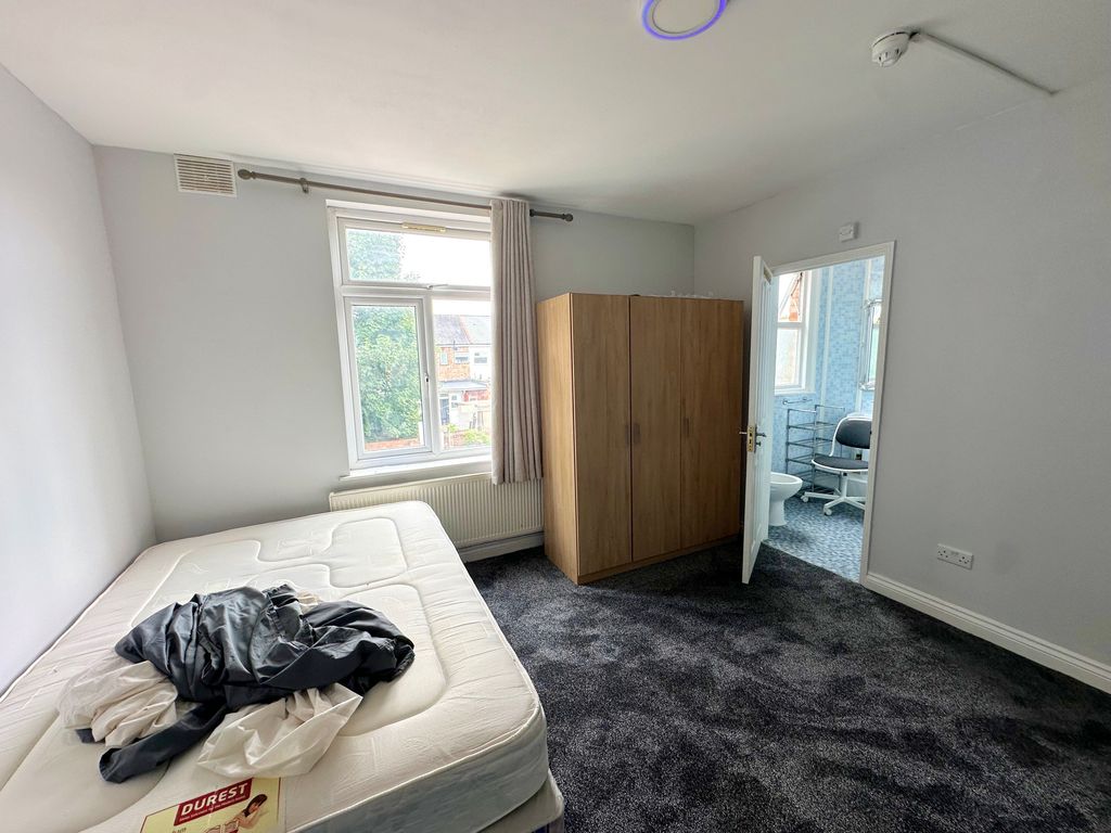 Property photo 1 of 3