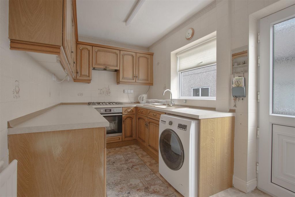 Property photo 3 of 18 Kitchen