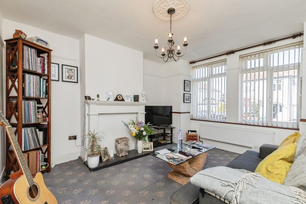 Property photo 3 of 17 Photo