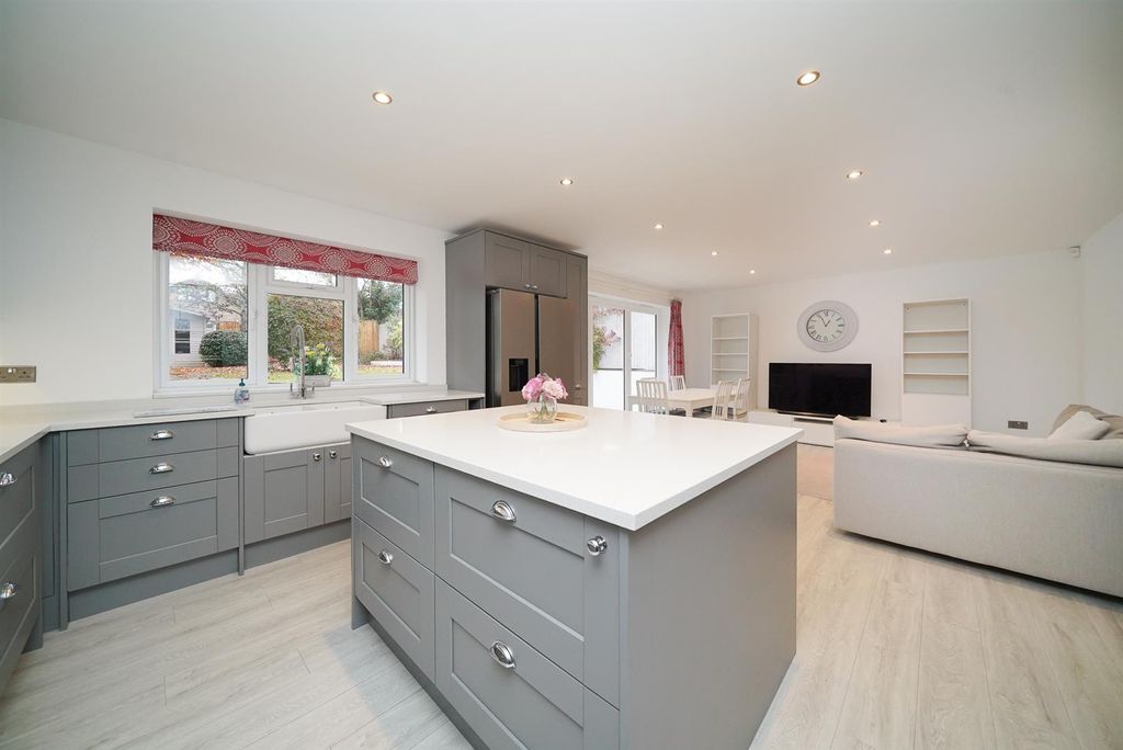 Property photo 1 of 29 Kitchen/Dining Room