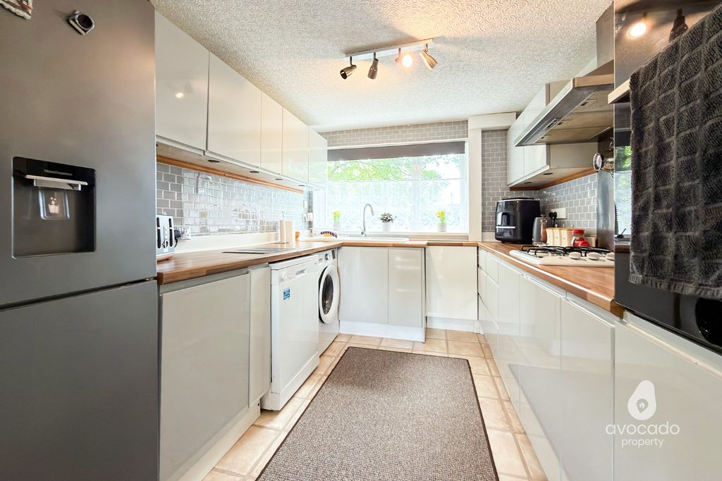 Property photo 2 of 16 5186384