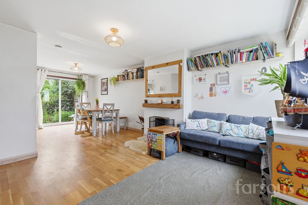 Property photo 2 of 18