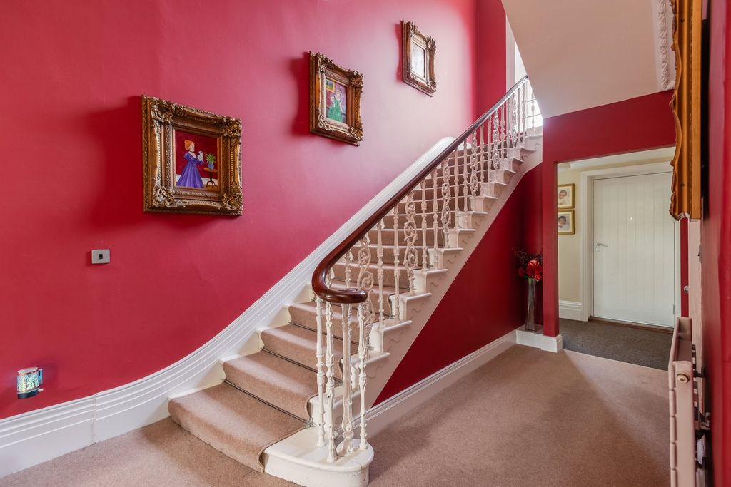 Property photo 3 of 37