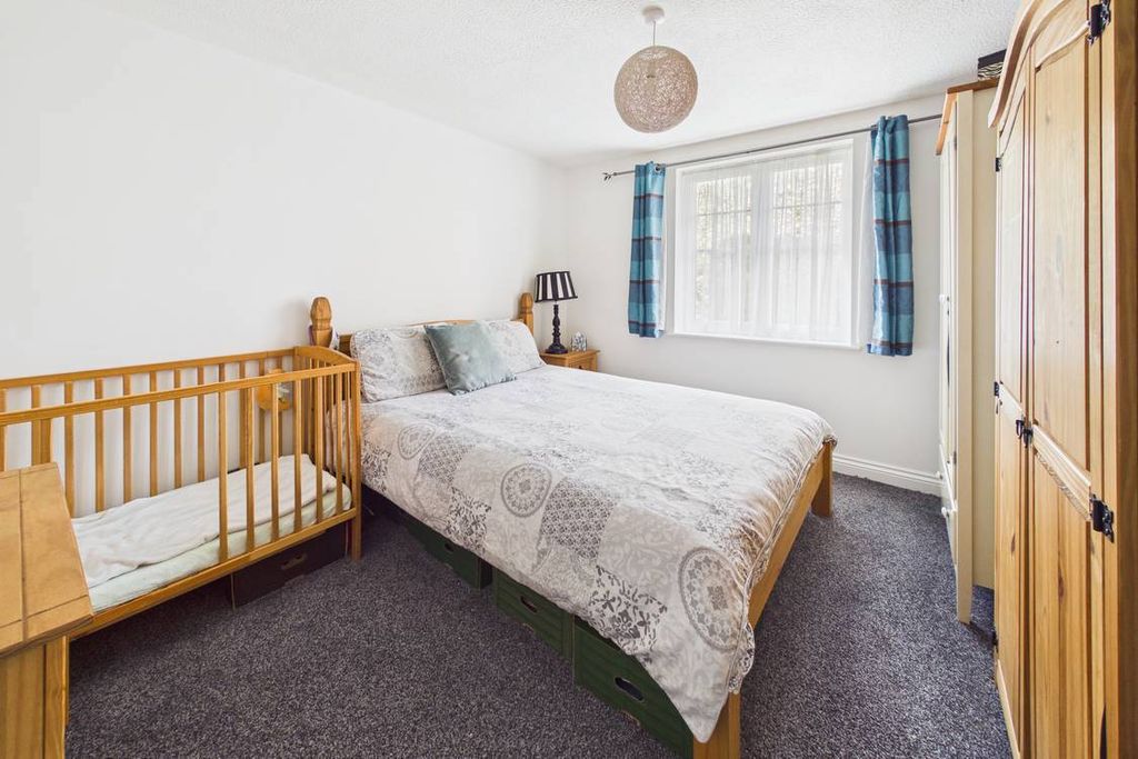 Property photo 3 of 11 Bedroom