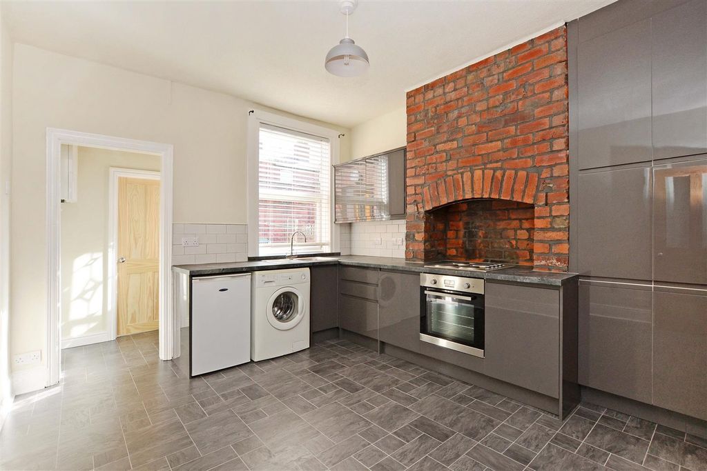 Property photo 2 of 19 Kitchen.Jpg