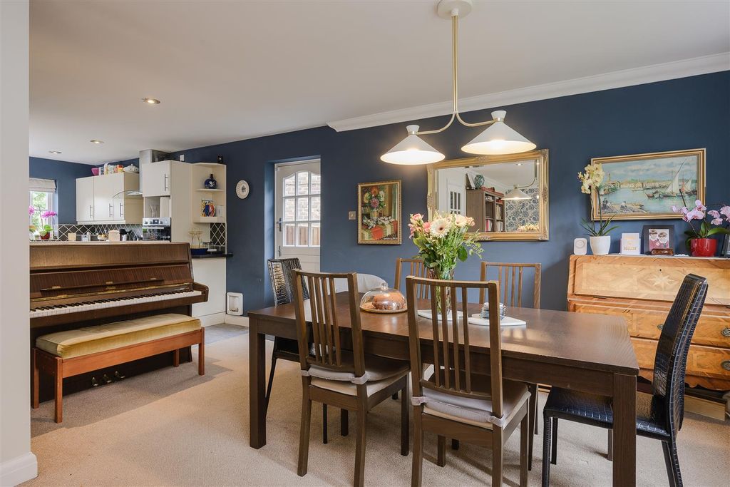 Property photo 3 of 15 19Falconwood-8.Jpg