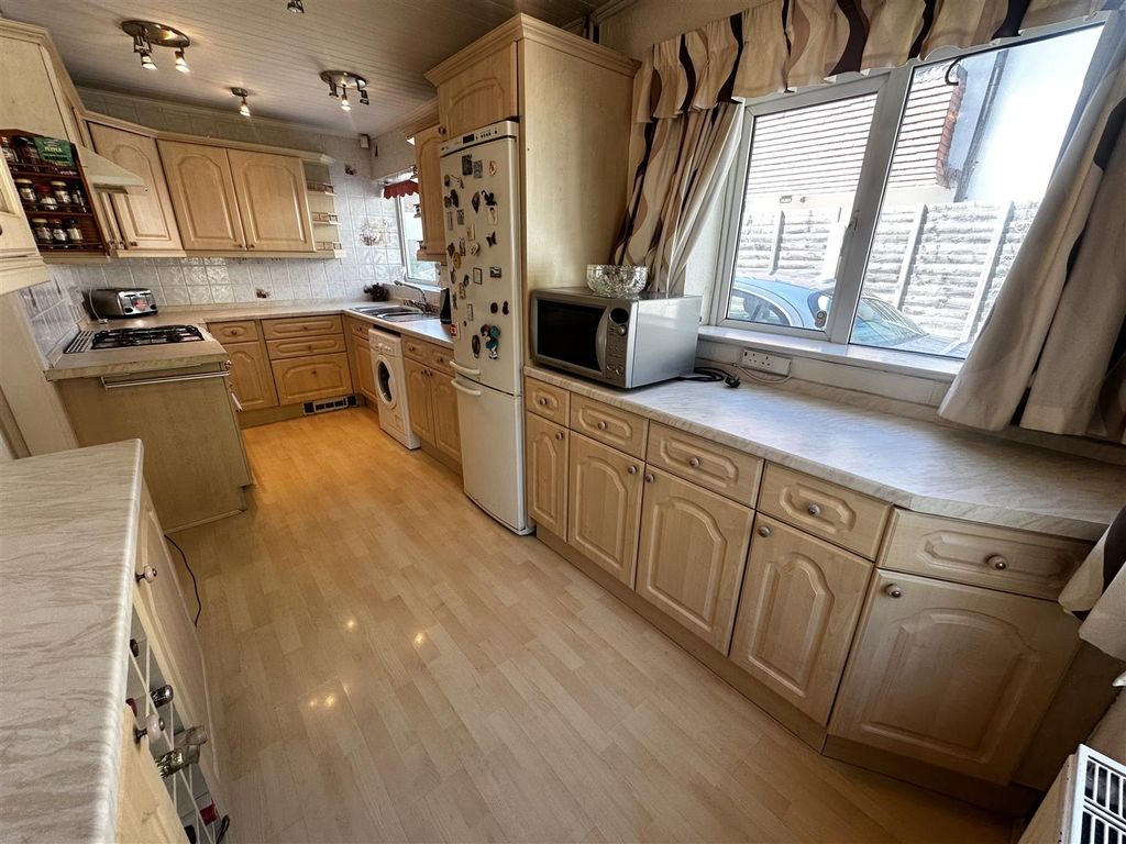 Property photo 3 of 15 Kitchen