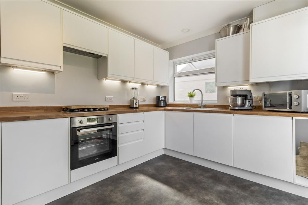 Property photo 3 of 19 66 Adur Avenue-013.Jpg