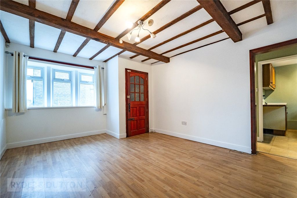 Property photo 3 of 21 Lounge