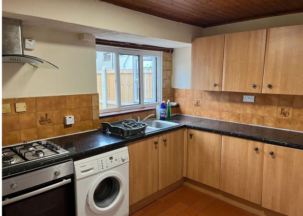 Property photo 2 of 5